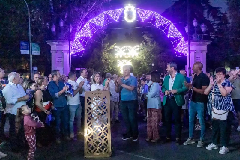 Guadalajara da la bienvenida a sus Ferias y Fiestas con el encendido del alumbrado y la entrega de pañuelos