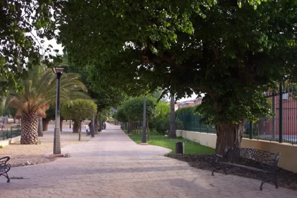 Sax mantiene sus zonas verdes para el disfrute ciudadano