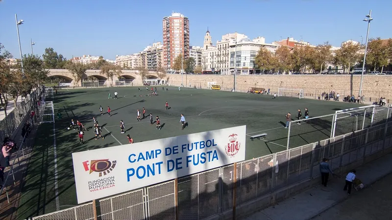 València adjudica el proyecto para renovar la iluminación LED del campo de fútbol Pont de Fusta