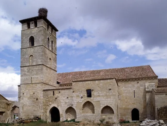 Husillos: La Iglesia Parroquial, joya del románico al gótico, recupera su esplendor