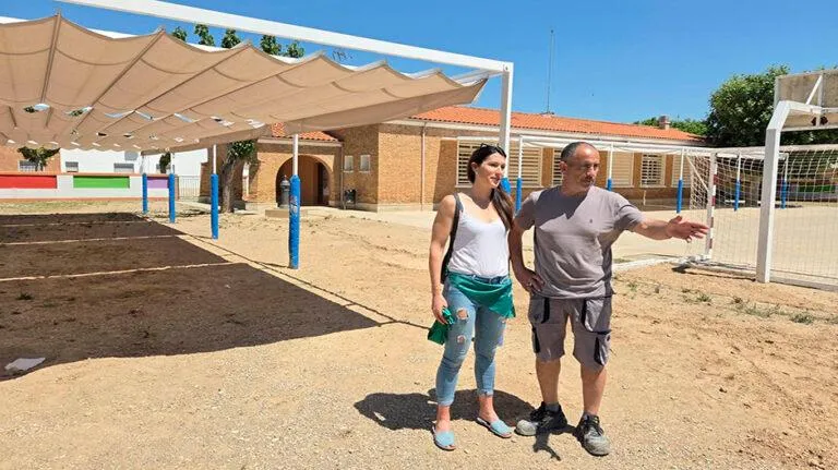 Almuniente-Frula impulsa sus equipamientos con un gimnasio municipal y un patio escolar renovado