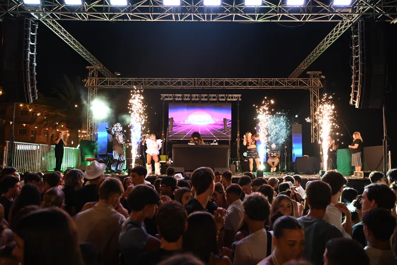 Candelaria celebra sus fiestas con una exitosa jornada juvenil y baile para todos