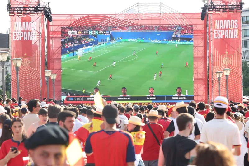 Madrid suspende la retransmisión del partido de fútbol en Colón por el calor extremo