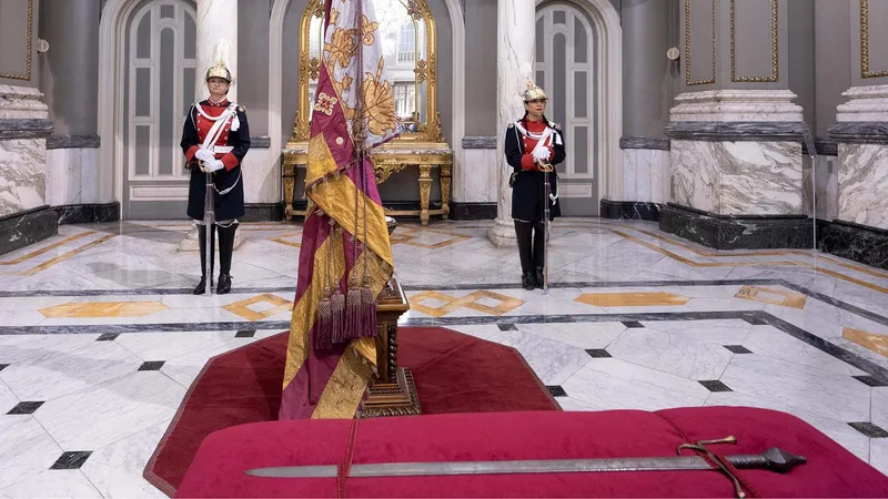València exhibe la Reial Senyera y la espada de Jaume I por el 9 d’Octubre