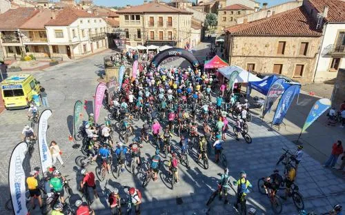 La XXVI BTT Comarca Pinares reúne a miles de participantes en Palacios de la Sierra