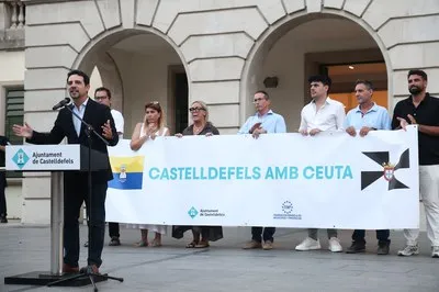 Castelldefels muestra su apoyo a Ceuta con una concentración masiva