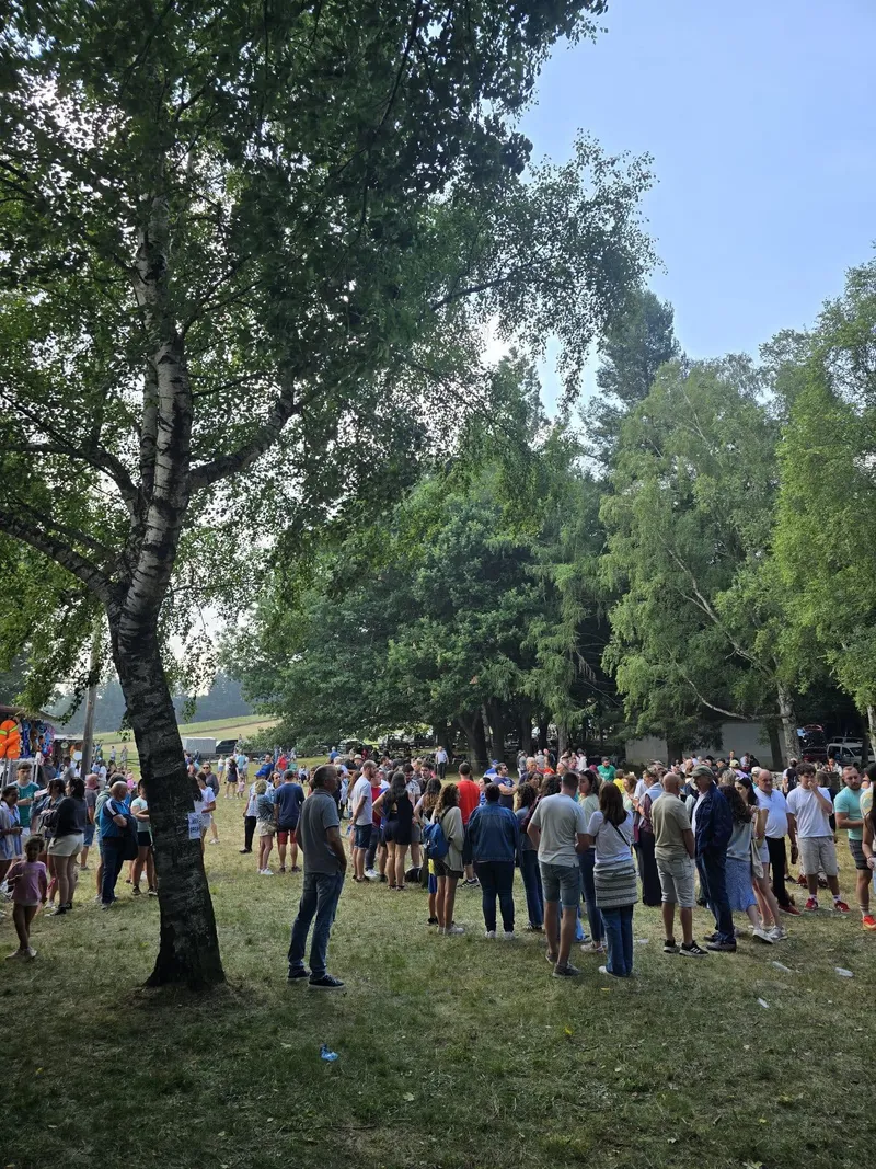 Allande celebra la fiesta de San Cristóbal con homenaje y desfile de vehículos