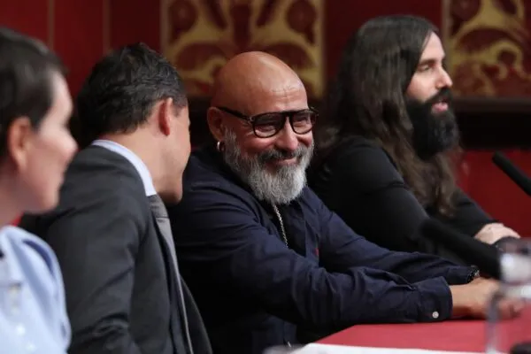 Carlos Velázquez presenta 'Leyendas de Castilla' de Mario Opazo en el Ayuntamiento de Toledo