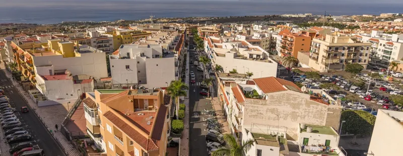 Adeje inicia la rehabilitación de la Avenida de la Constitución con obras de mejora y accesibilidad