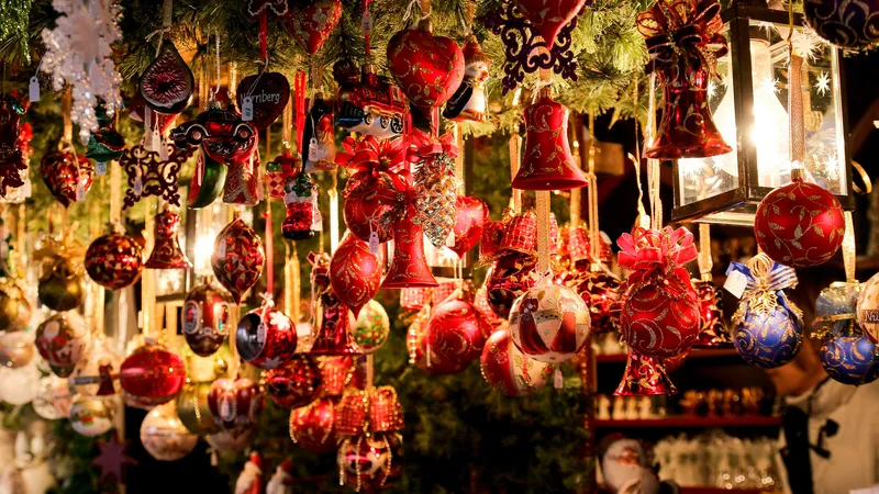 València abre el plazo para los puestos de Navidad y Reyes en mercados municipales