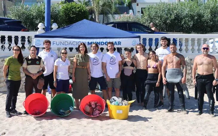 Benidorm y Mundomar limpian fondos marinos en el Día Mundial de la Limpieza de Playas