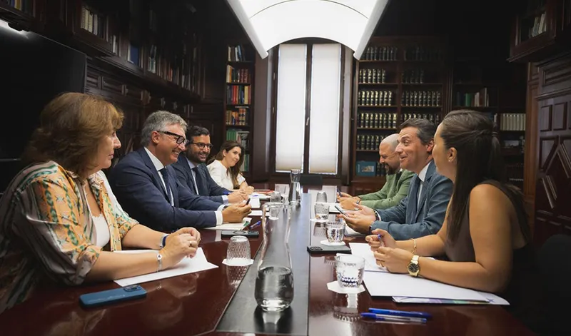 Junta de Andalucía y FAMP acuerdan simplificar trámites para los ayuntamientos