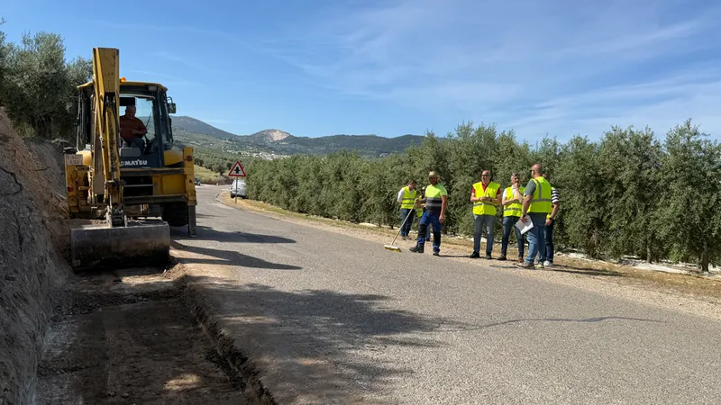 Mejoras en la carretera Torredelcampo-Garcíez con una inversión de un millón de euros