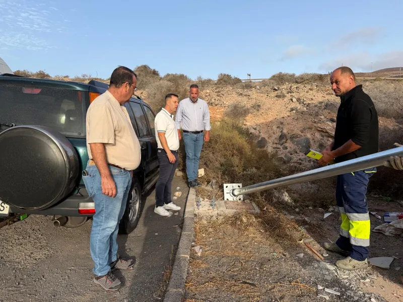 Esquinzo se ilumina con 75 farolas solares para mejorar la eficiencia energética