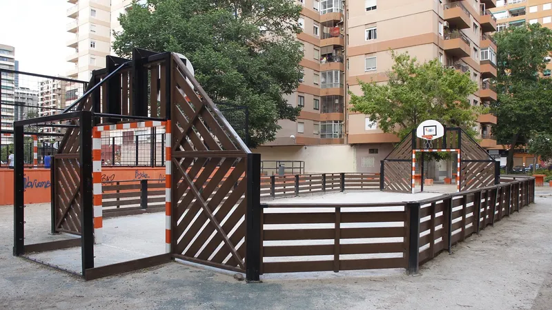 València impulsa la rehabilitación de más de 20 instalaciones deportivas en la zona norte