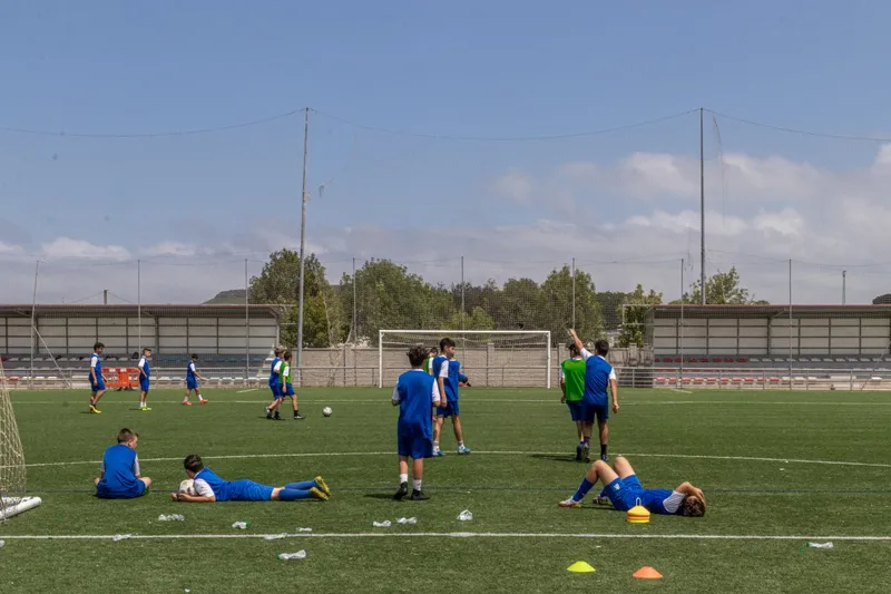 Polanco renueva el césped del campo de fútbol de Rinconeda con una inversión de 189.000 euros
