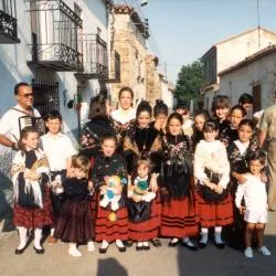 El traje tradicional de Trévago revive en las fiestas de la Virgen