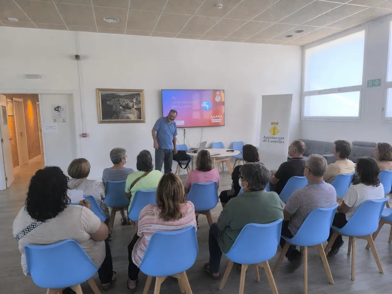 Canyelles forma a sus mayores en el consumo de servicios básicos
