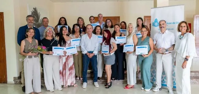 Tinajo gradúa a la segunda promoción de la Escuela de Cuidados para la atención a mayores