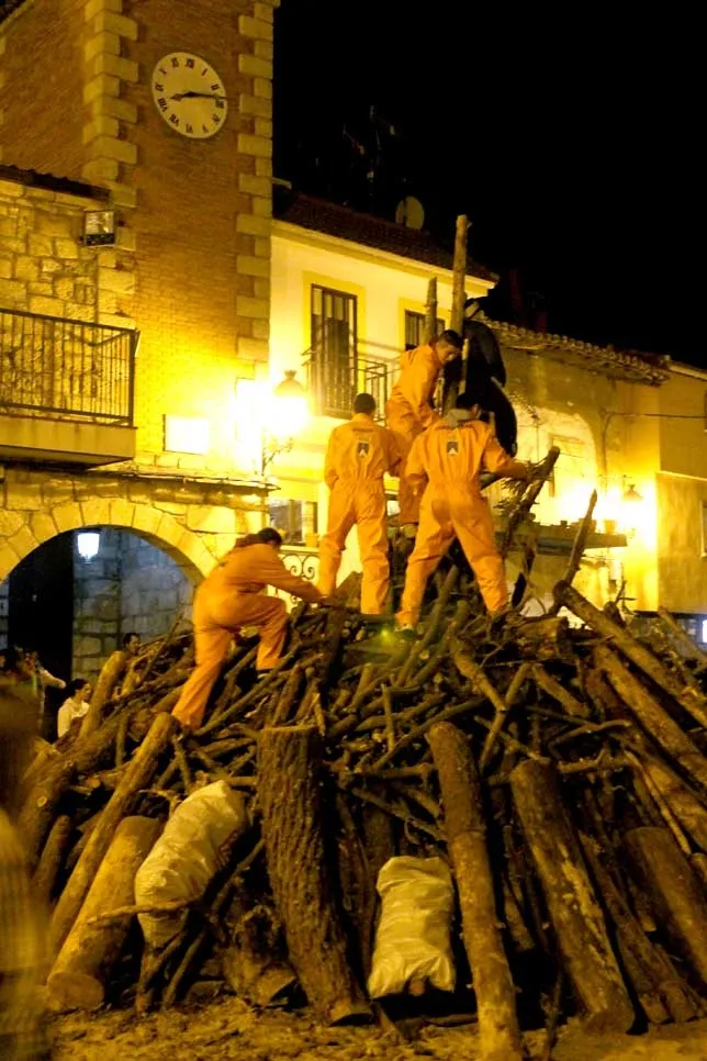 Mijares celebra la ancestral fiesta de los Quintos con hogueras y tradiciones