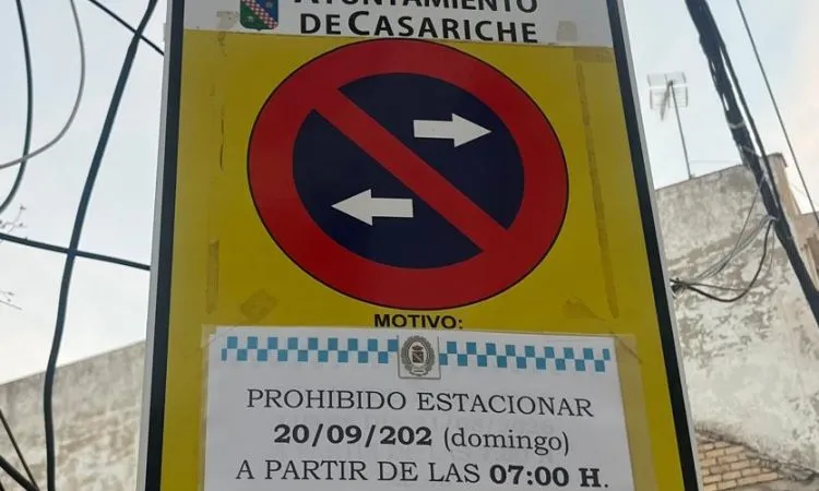 Prohibición de estacionamiento en Casariche por concentración de motos clásicas