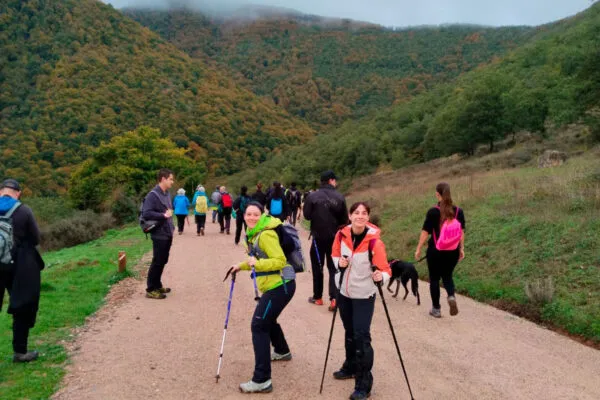 La 9ª Marcha de Otoño por los Montes de Tobía supera las expectativas con gran participación