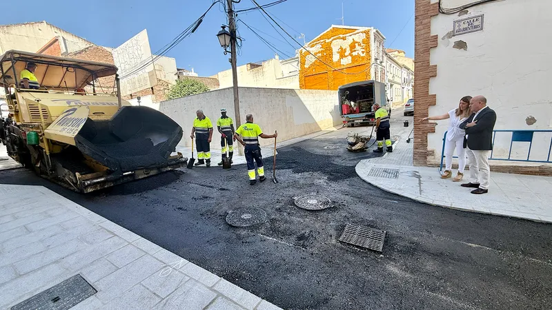 Antequera finaliza el asfaltado de la calle Aguardenteros, reabrirá al tráfico la próxima semana