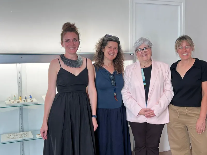 Exposición de joyería en porcelana de Raluca Buzura en Tortosa