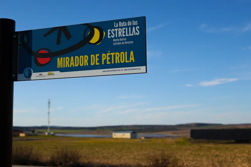Pétrola inaugura su Mirador Starlight para potenciar el astroturismo