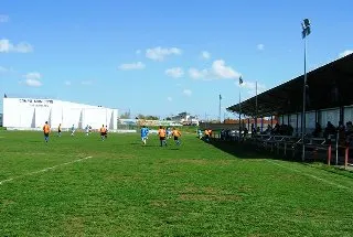 El campo de fútbol y frontón municipal de Villaralbo, de acceso libre y gratuito