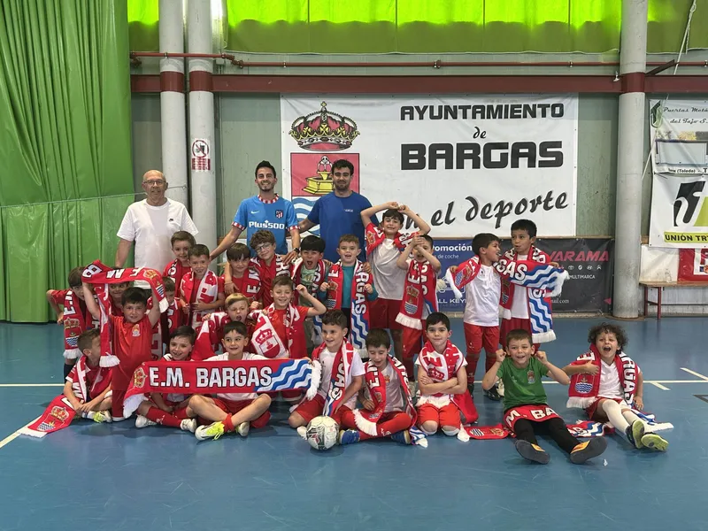 Bargas despide la temporada de Escuelas Deportivas con la entrega de bufandas conmemorativas