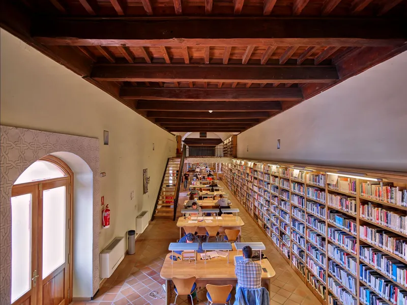 La Biblioteca de Torrijos ajusta su horario de verano en agosto