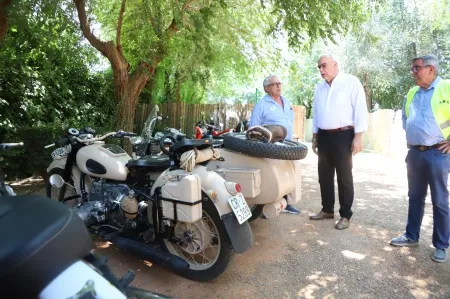 Manzanares celebra 30 años de concentraciones de motos clásicas con un emotivo homenaje