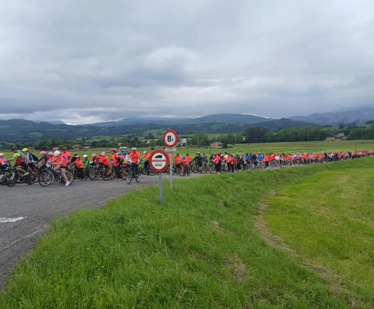 Entrambasaguas celebra su XXXII Día de la Bicicleta con 636 participantes y sorteo de bicicletas