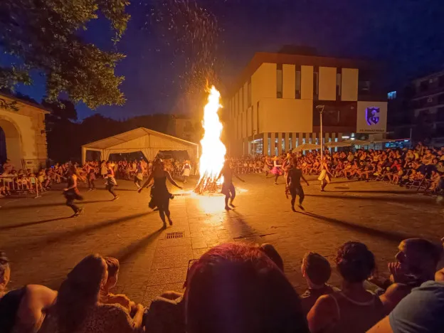 Zaldibia celebra la fiesta del solsticio de verano con su tradicional Alamartxo