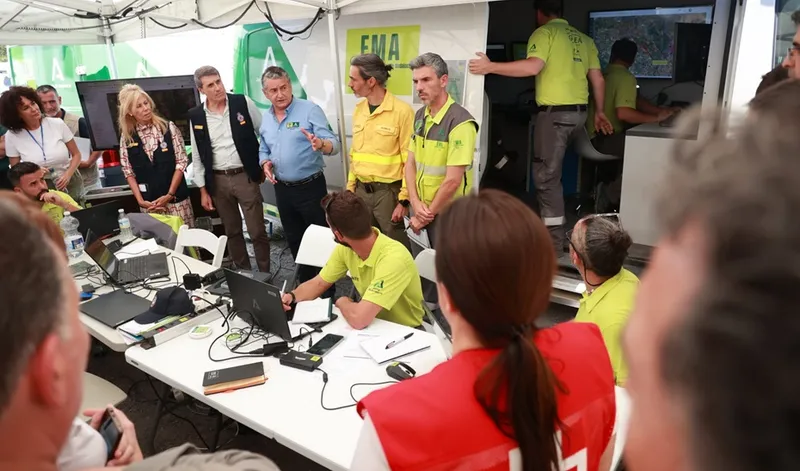 Antonio Sanz informa sobre la evolución del incendio forestal en Villanueva de los Castillejos