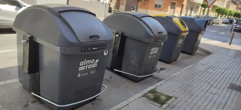Almoradí ajusta la implantación de nuevos contenedores de basura tras incidencias iniciales