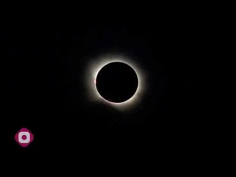 Mislata reunió a más de mil personas para presenciar el histórico eclipse solar