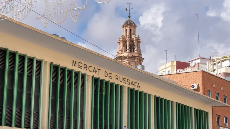 El Mercat de Russafa se convierte en punto violeta contra la violencia de género