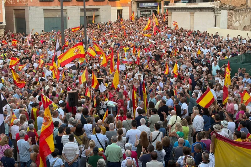 Guadalajara muestra su apoyo a Ceuta con una masiva concentración en la Plaza Mayor