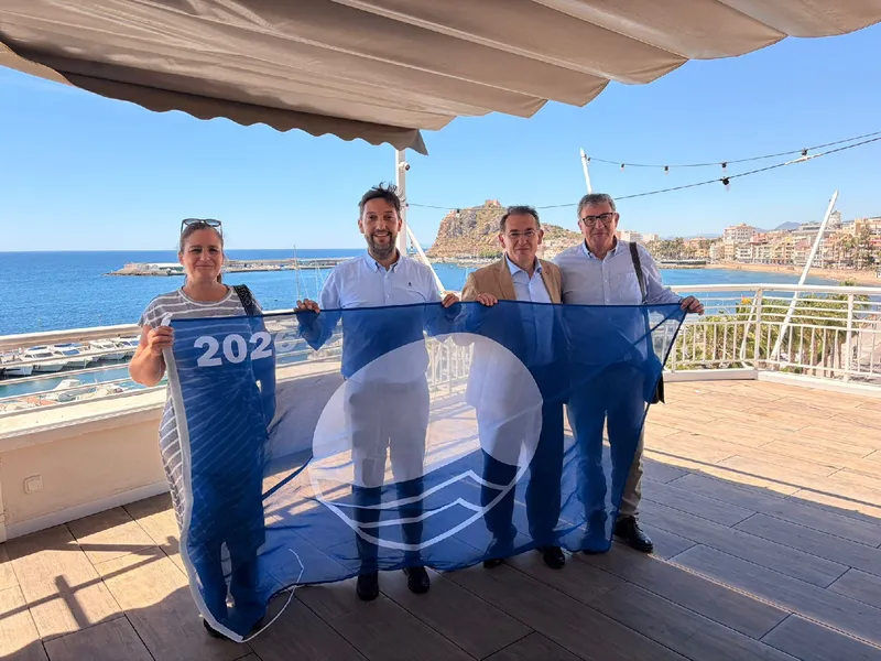 La Cala de Calnegre en Lorca renueva su Bandera Azul por noveno año consecutivo