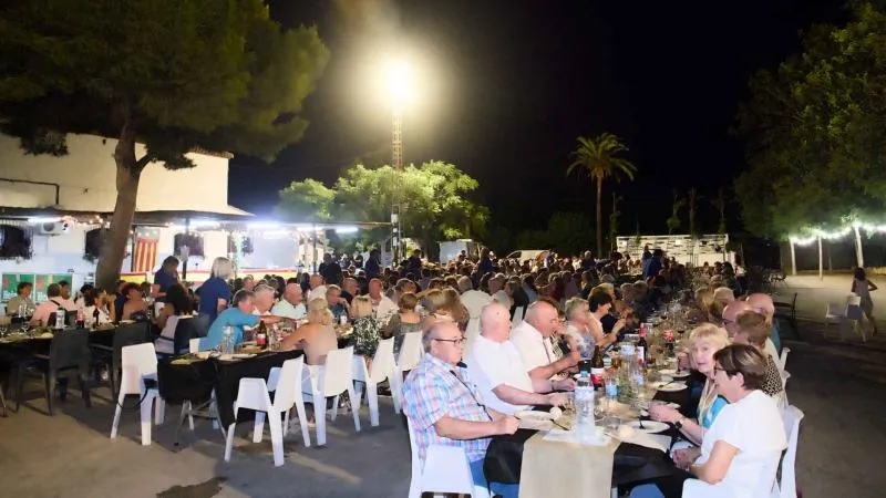 Benidorm celebra la tradicional cena de Sant Antoni con más de 400 asistentes