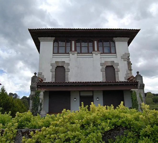 Villa San Pedro: joya indiana que define el paisaje de Ribadesella