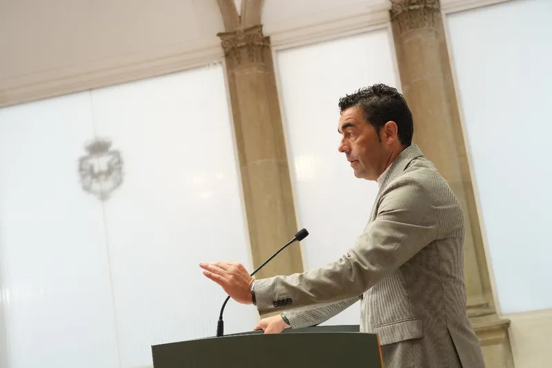 La Diputación de Pontevedra destina 160.000 euros a renovar las gradas del Centro Vacacional A Lanzada