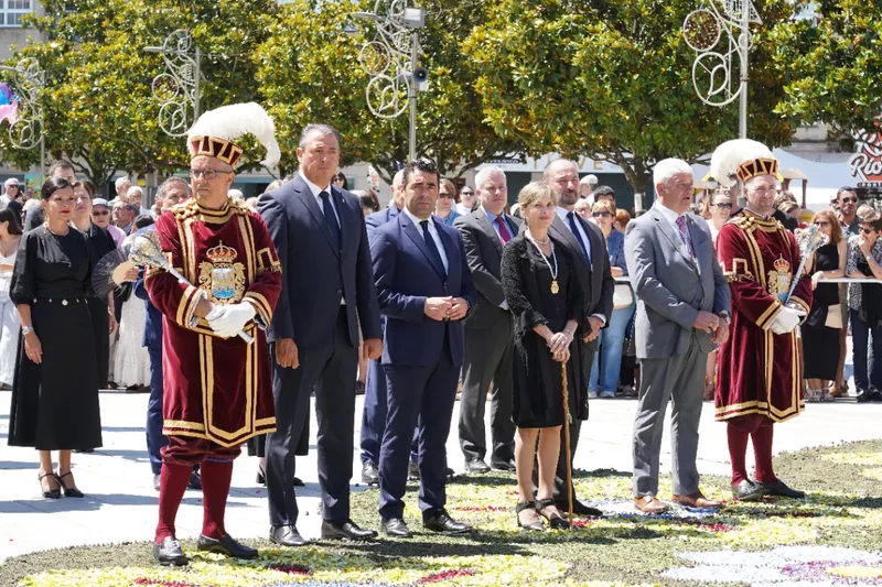 Luis López participa en la procesión del Corpus Christi de Ponteareas, fiesta de Interés Turístico Internacional