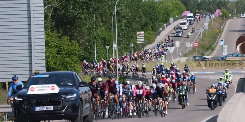 Alovera celebra su V Marcha Cicloturista con 215 participantes y homenaje a Esteban Fernández