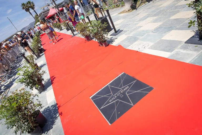 Castelldefels crea el Paseo de las Estrellas para homenajear a figuras relevantes