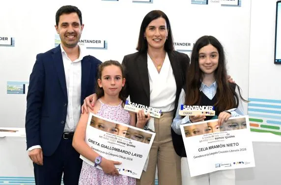 Greta Giallombardo y Cecilia Miramón triunfan en el concurso de interculturalidad infantil de Santander