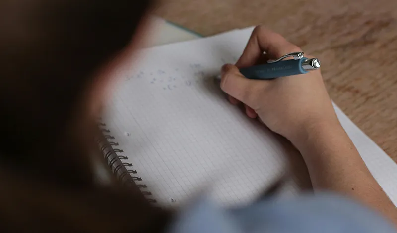 Andalucía refuerza la atención a alumnos vulnerables con 1.792 docentes adicionales