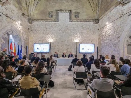 La Diputación de Segovia y IE University abren convocatoria de becas para 54 estudiantes